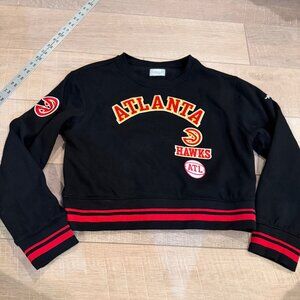 PRO STANDARD YOUTH GIRLS XL CROPPED CREW NECK HAWKS BASKETBALL EMBROIDERED SHIRT